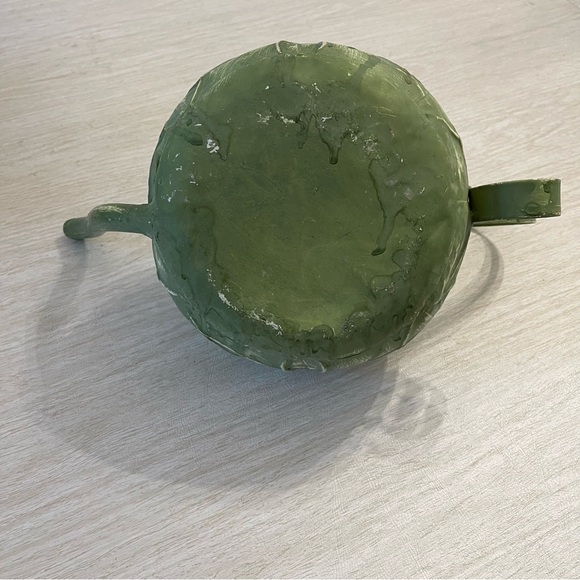 Metal Lettuce Leaves looking Watering Can - Picture 10 of 10